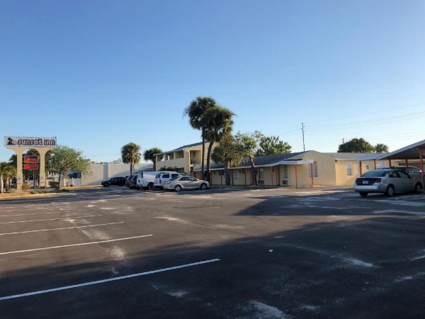 Sunset Inn- Fort Pierce, FL image 12