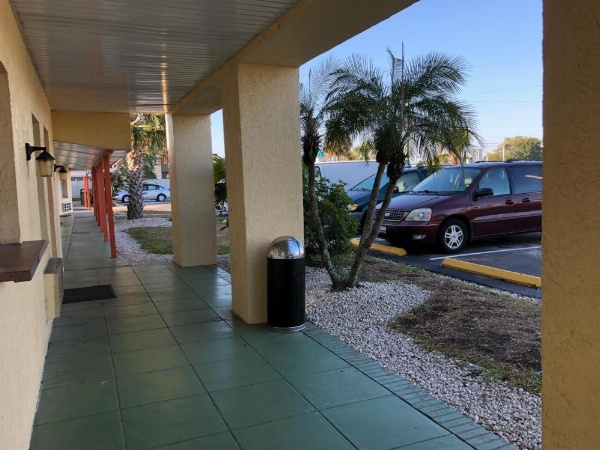 Sunset Inn- Fort Pierce, FL image 13