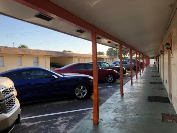 Sunset Inn- Fort Pierce, FL image 17