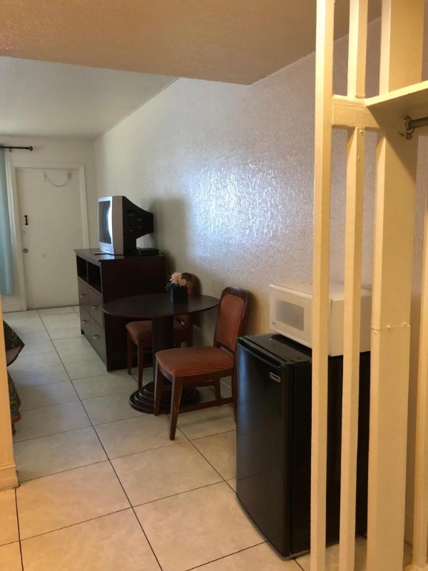 Sunset Inn- Fort Pierce, FL image 20