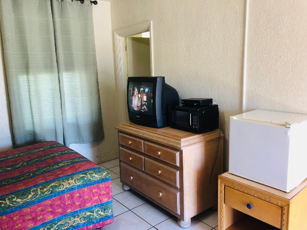 Sunset Inn- Fort Pierce, FL image 5