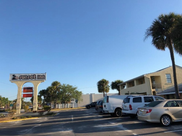 Sunset Inn- Fort Pierce, FL image 9